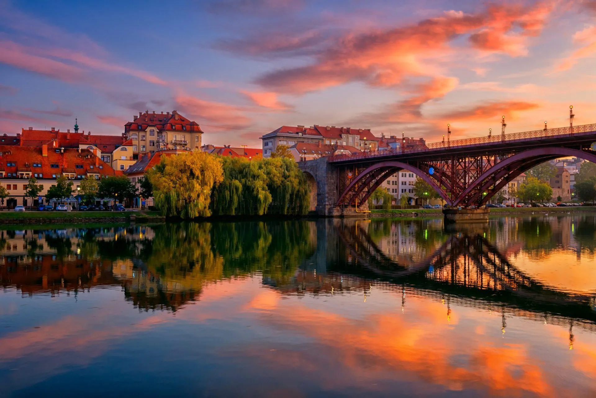 Blick auf die Hauptbrücke von Maribor
